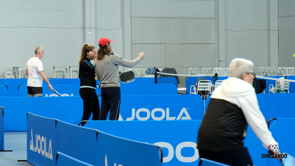 clases de pickleball1 Dinkeando