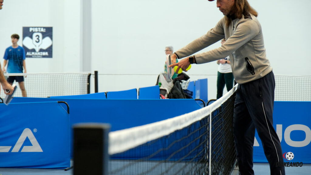 clases de pickleball 6 Dinkeando
