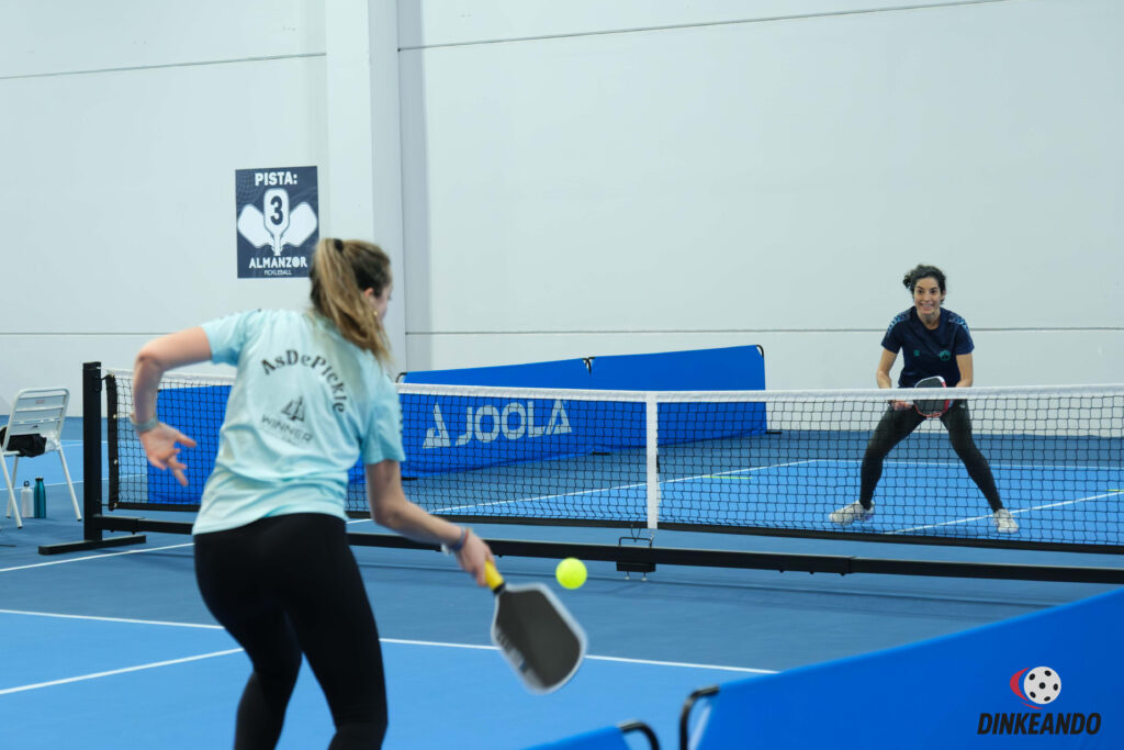 clases de pickleball 10 Dinkeando
